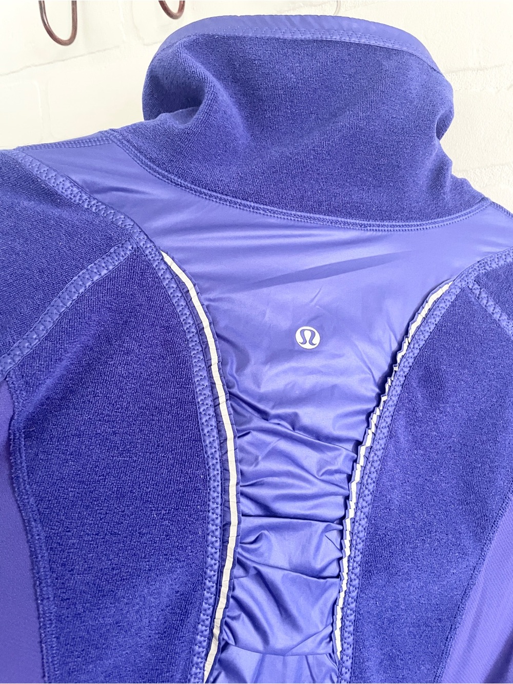 Lululemon Run Gust Buster Jacket Archival Ruched Panel Blue Sz 8 - Picture 14 of 16